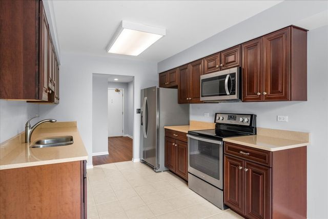 1795 Lake Cook Road 107, Highland Park, IL 60035