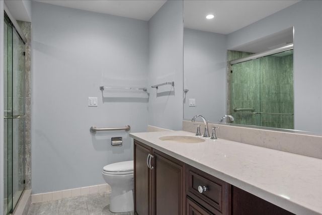 1795 Lake Cook Road 107, Highland Park, IL 60035