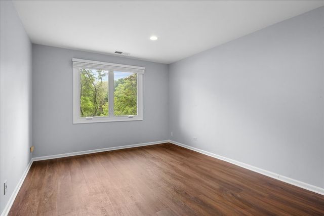 1795 Lake Cook Road 107, Highland Park, IL 60035