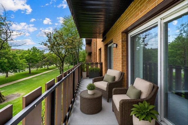 1795 Lake Cook Road 107, Highland Park, IL 60035