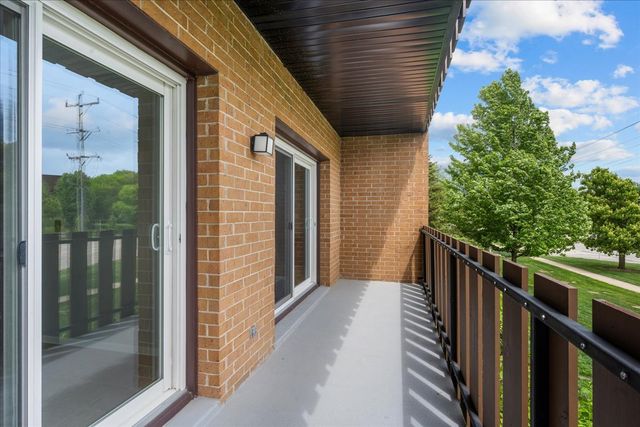 1795 Lake Cook Road 107, Highland Park, IL 60035