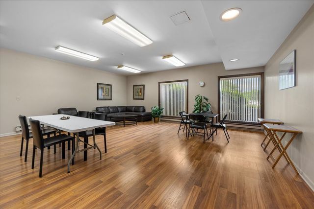 1795 Lake Cook Road 107, Highland Park, IL 60035