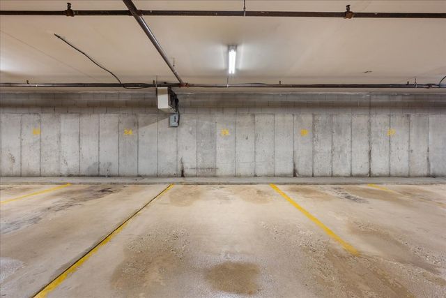1795 Lake Cook Road 107, Highland Park, IL 60035