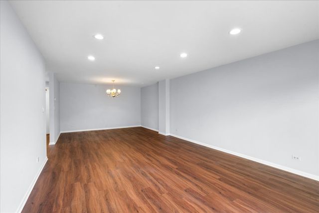 1795 Lake Cook Road 107, Highland Park, IL 60035