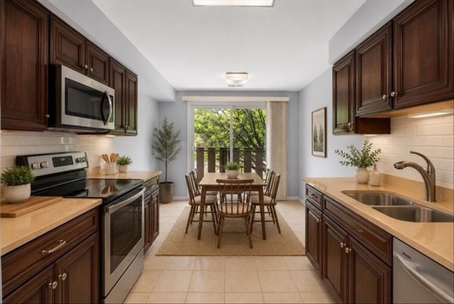 1795 Lake Cook Road 107, Highland Park, IL 60035
