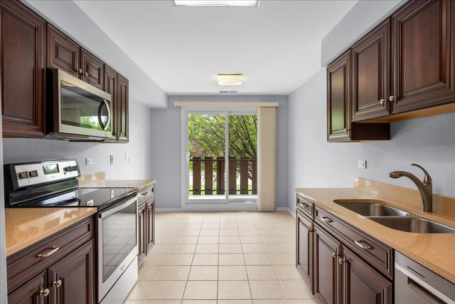 1795 Lake Cook Road 107, Highland Park, IL 60035