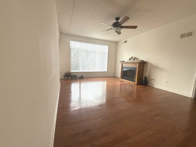 855 E 22nd Street 202, Lombard, IL 60148