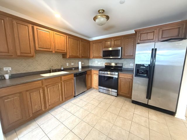 855 E 22nd Street 202, Lombard, IL 60148