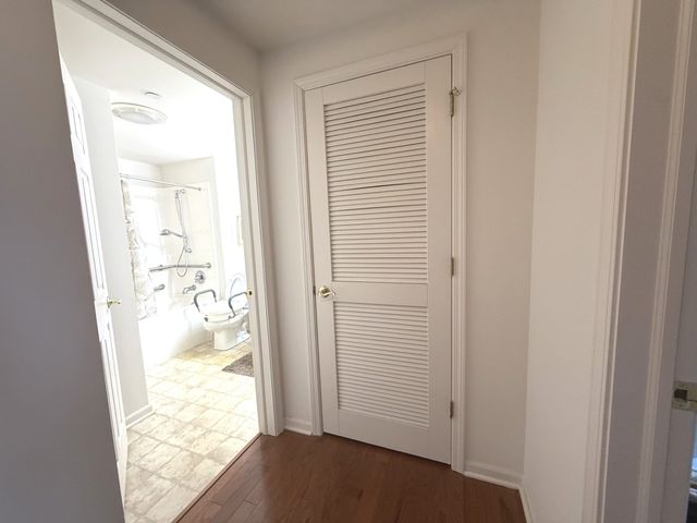 855 E 22nd Street 202, Lombard, IL 60148