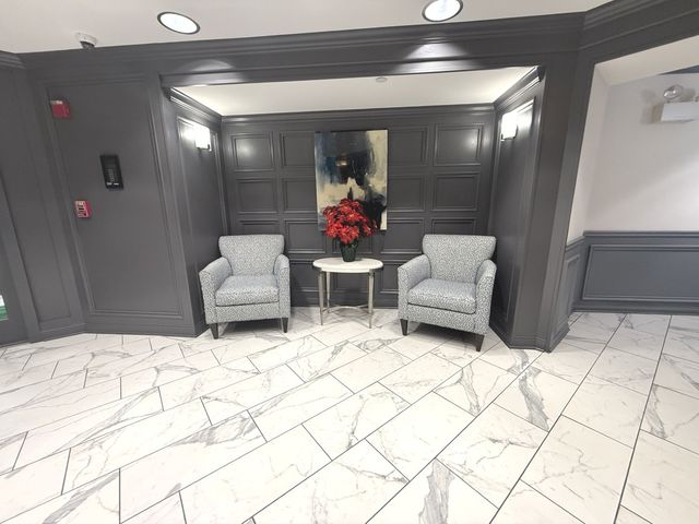 855 E 22nd Street 202, Lombard, IL 60148