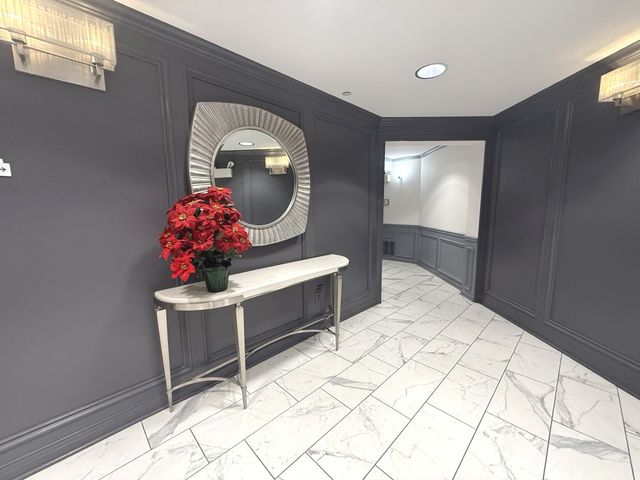 855 E 22nd Street 202, Lombard, IL 60148