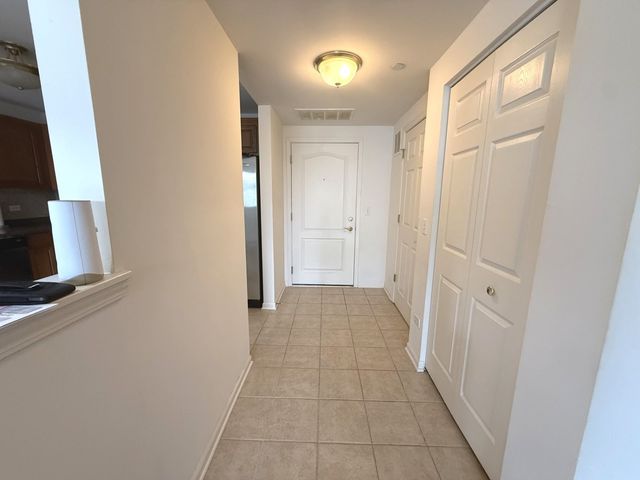 855 E 22nd Street 202, Lombard, IL 60148