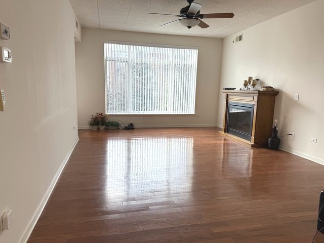 855 E 22nd Street 202, Lombard, IL 60148