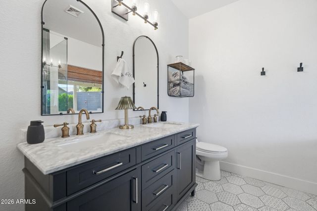 3571 S LOBACK Lane, Gilbert, AZ 85297
