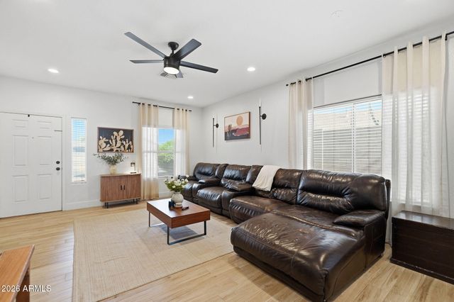 3571 S LOBACK Lane, Gilbert, AZ 85297