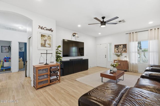 3571 S LOBACK Lane, Gilbert, AZ 85297