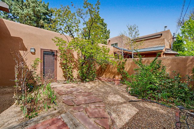 409 E Coronado Road 2, Santa Fe, NM 87505