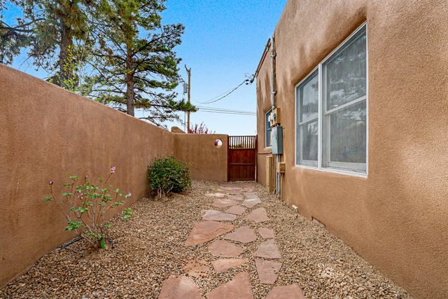 409 E Coronado Road 2, Santa Fe, NM 87505