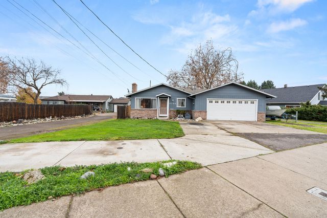 2744 Merriman Road, Medford, OR 97501