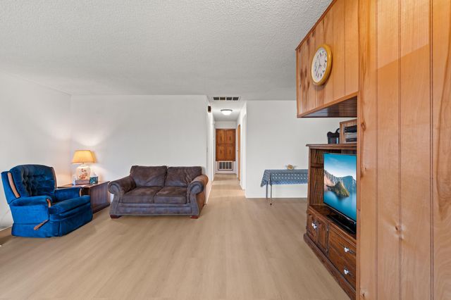 2744 Merriman Road, Medford, OR 97501