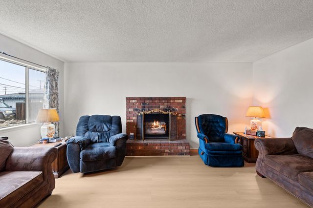 2744 Merriman Road, Medford, OR 97501