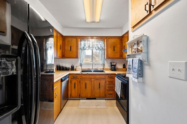 2744 Merriman Road, Medford, OR 97501