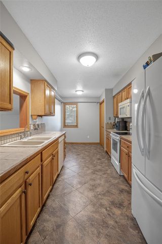 6965 Doubletree Rd NE, Cedar Rapids, IA 52402