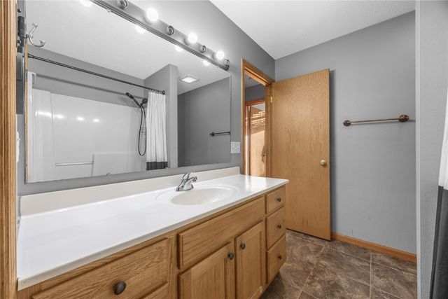 6965 Doubletree Rd NE, Cedar Rapids, IA 52402