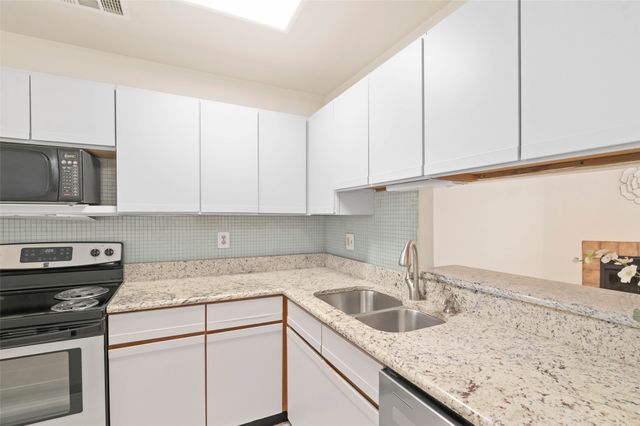 700 W Collins Street, Denton, TX 76201