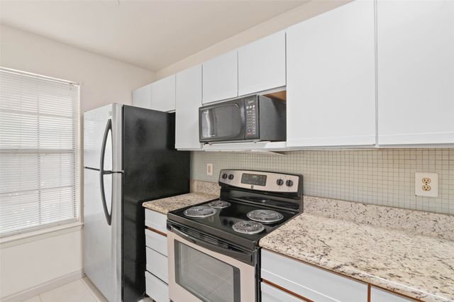 700 W Collins Street, Denton, TX 76201