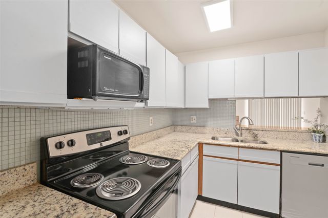 700 W Collins Street, Denton, TX 76201