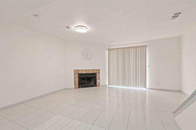 700 W Collins Street, Denton, TX 76201