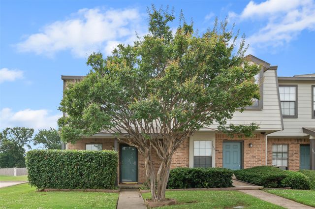 700 W Collins Street, Denton, TX 76201