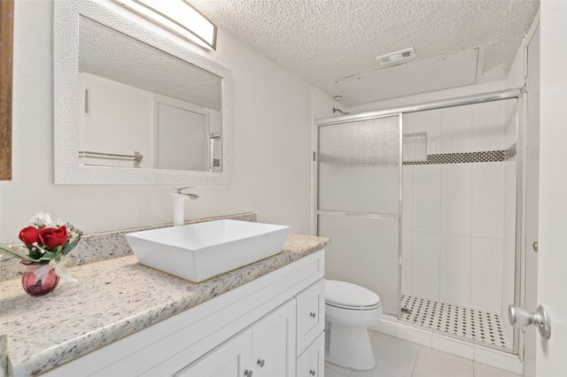 700 W Collins Street, Denton, TX 76201