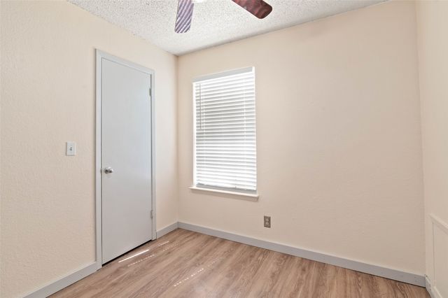 700 W Collins Street, Denton, TX 76201