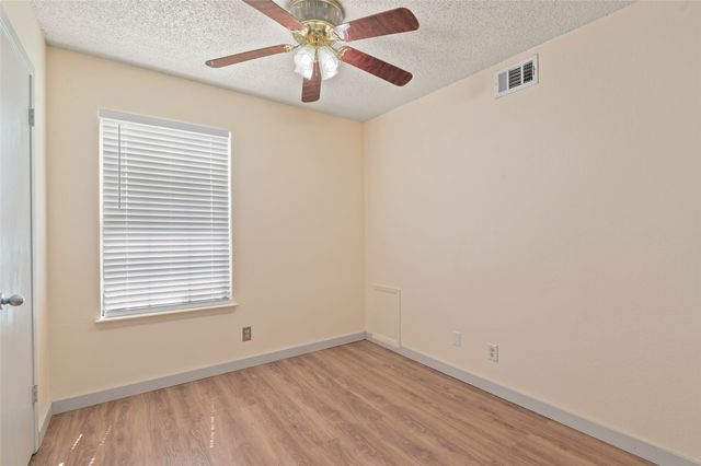 700 W Collins Street, Denton, TX 76201