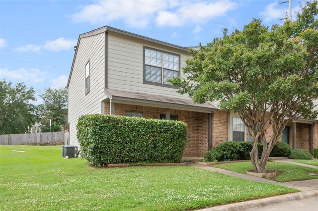 700 W Collins Street, Denton, TX 76201