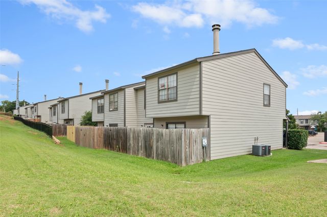 700 W Collins Street, Denton, TX 76201