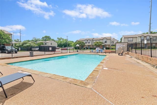 700 W Collins Street, Denton, TX 76201