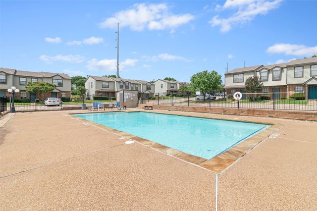 700 W Collins Street, Denton, TX 76201