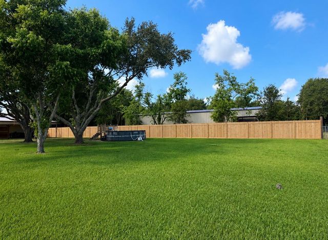 5620 County Road 166, Alvin, TX 77511