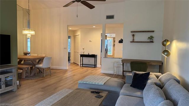 9828 Luna CIR H202, Naples, FL 34109