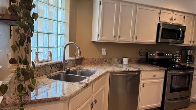 9828 Luna CIR H202, Naples, FL 34109