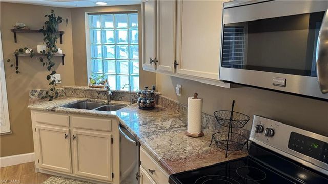 9828 Luna CIR H202, Naples, FL 34109