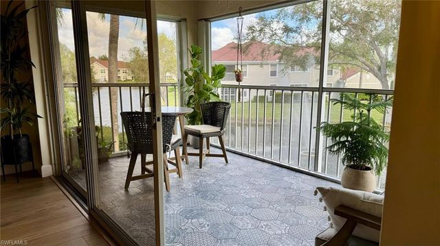 9828 Luna CIR H202, Naples, FL 34109