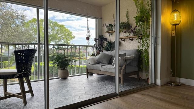 9828 Luna CIR H202, Naples, FL 34109