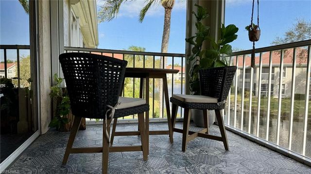9828 Luna CIR H202, Naples, FL 34109