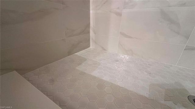 9828 Luna CIR H202, Naples, FL 34109