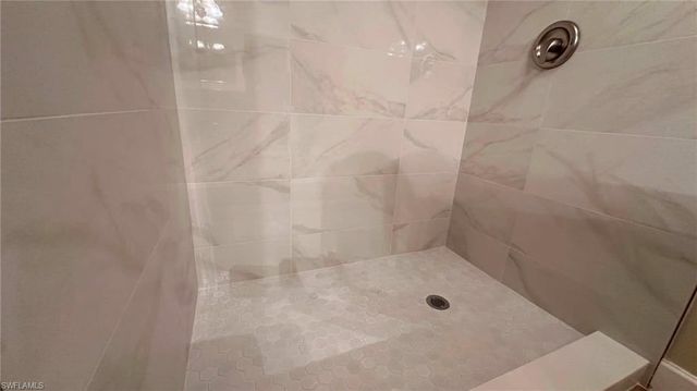 9828 Luna CIR H202, Naples, FL 34109