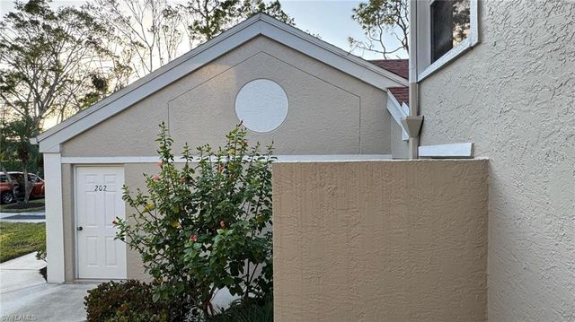 9828 Luna CIR H202, Naples, FL 34109